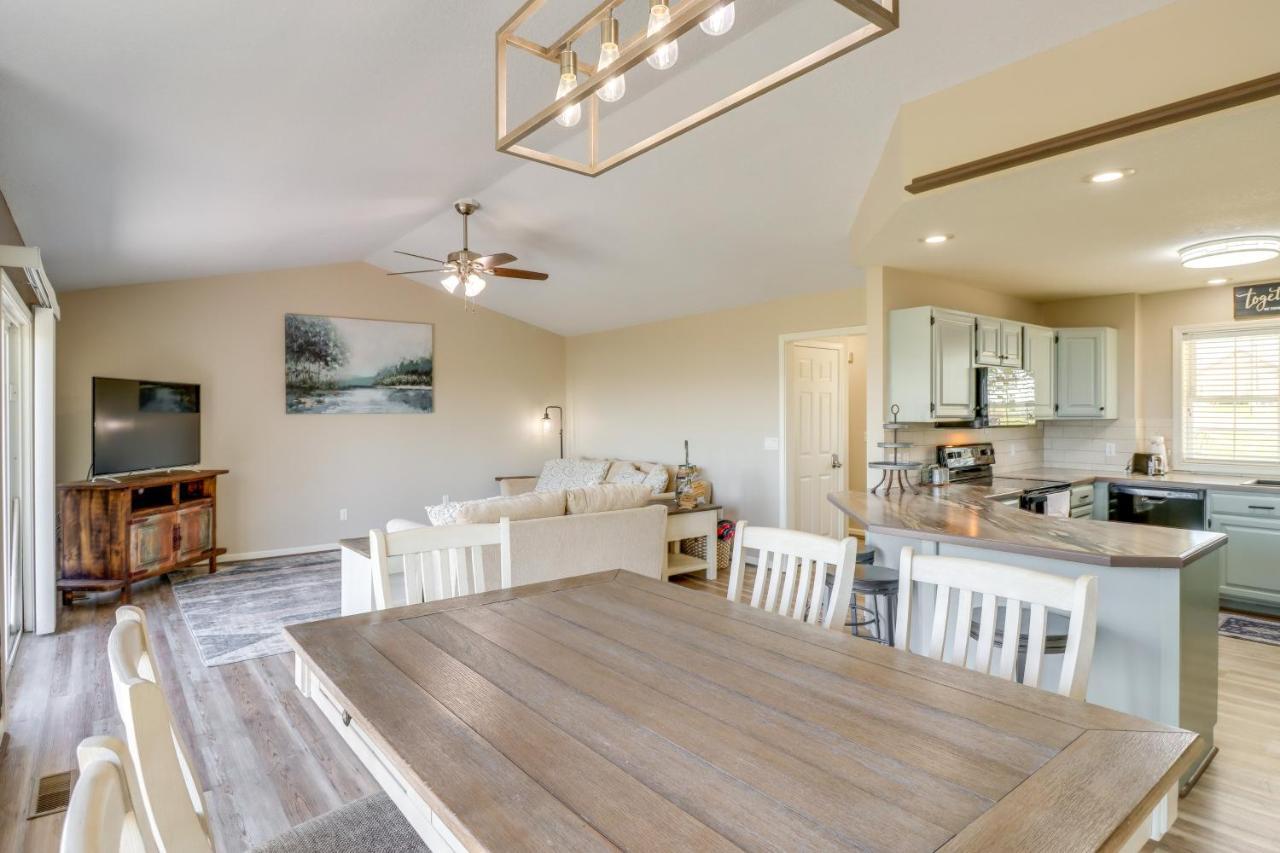 Charming Edgemont Home With Deck And Lake Views! Fairfield Bay Exterior photo