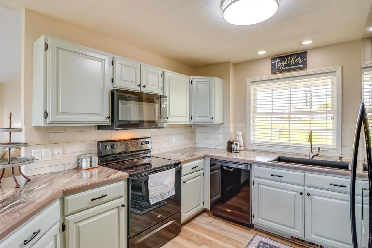 Charming Edgemont Home With Deck And Lake Views! Fairfield Bay Exterior photo