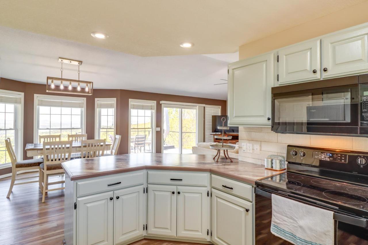 Charming Edgemont Home With Deck And Lake Views! Fairfield Bay Exterior photo