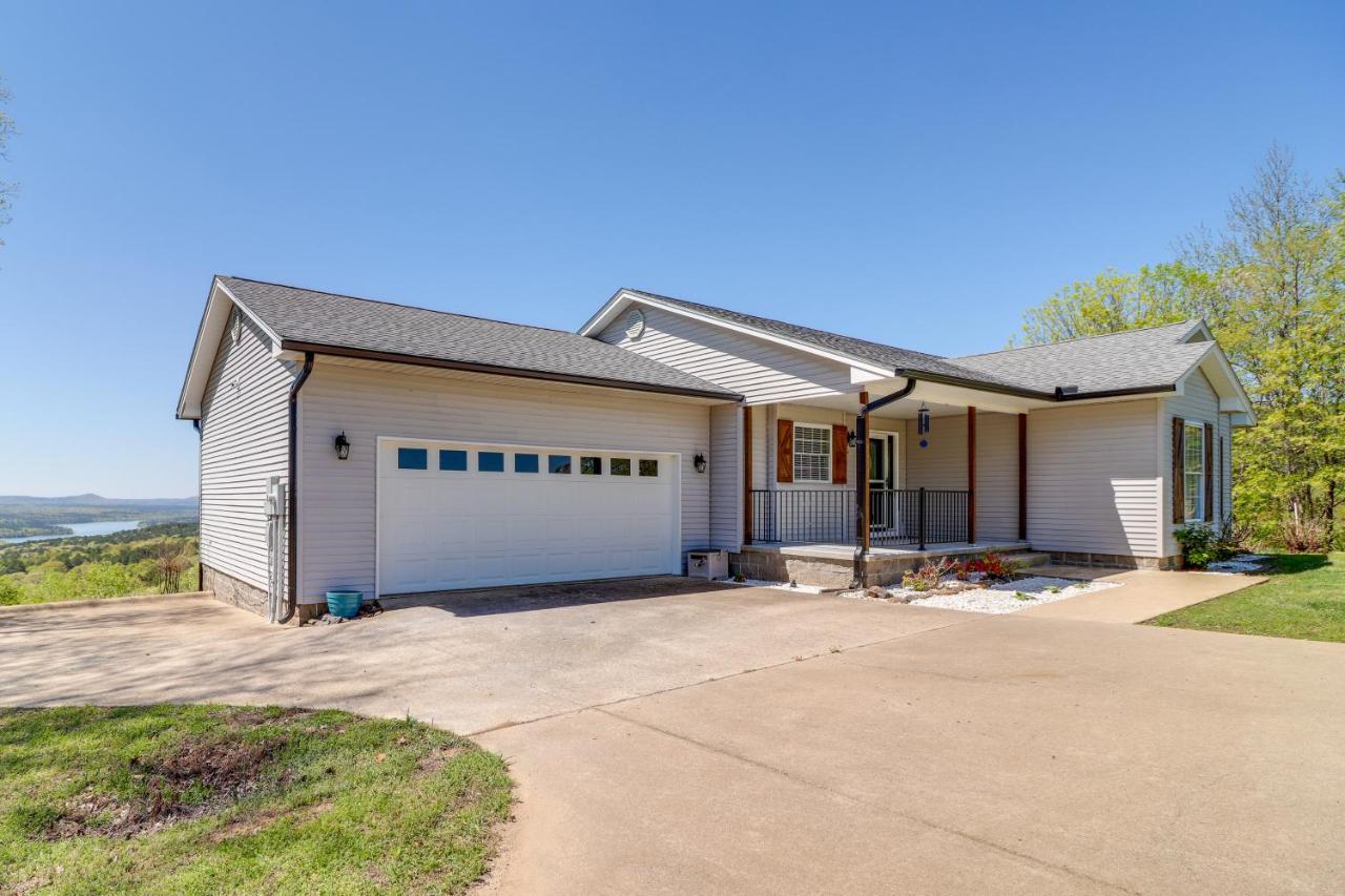 Charming Edgemont Home With Deck And Lake Views! Fairfield Bay Exterior photo
