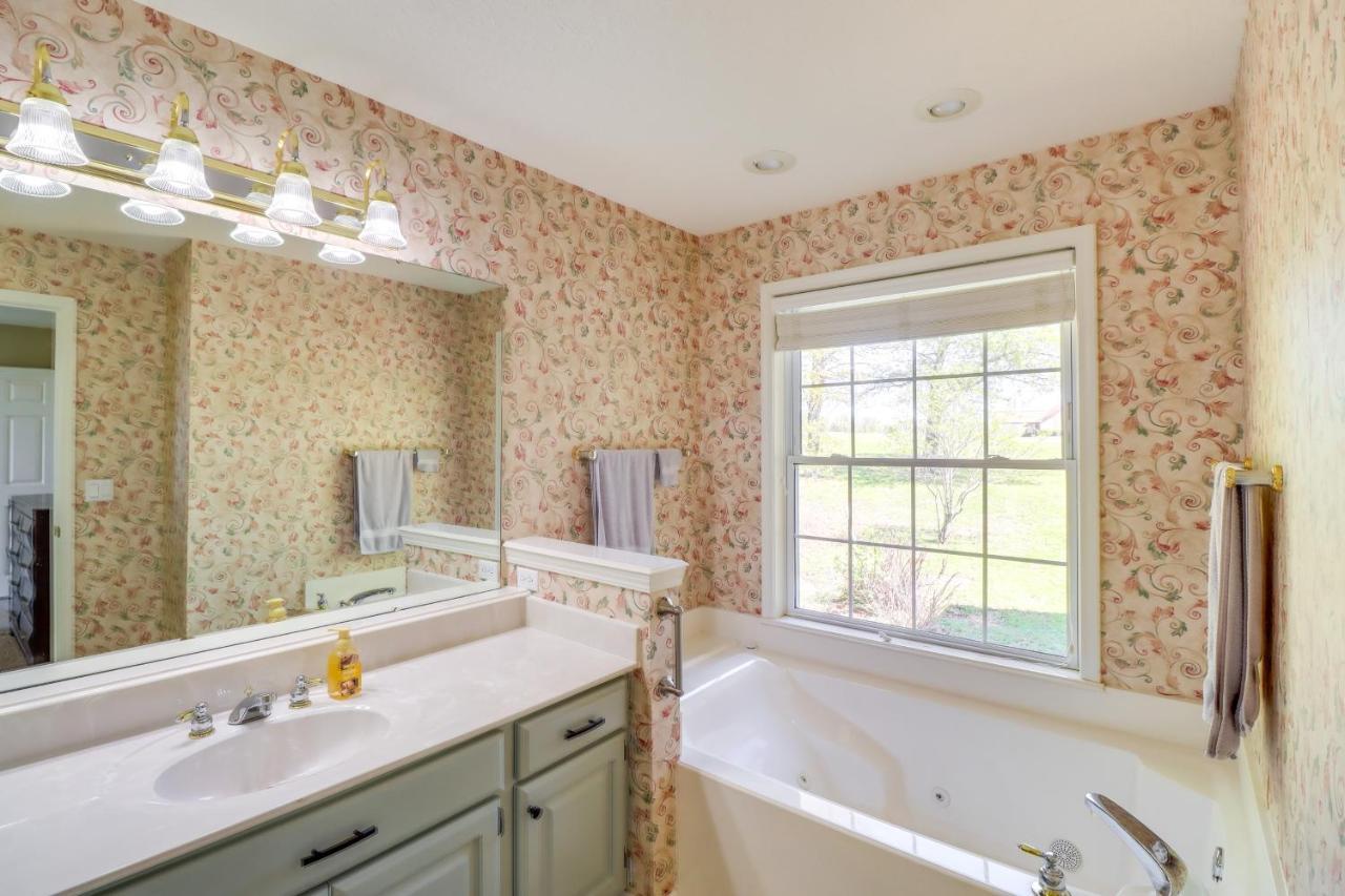 Charming Edgemont Home With Deck And Lake Views! Fairfield Bay Exterior photo